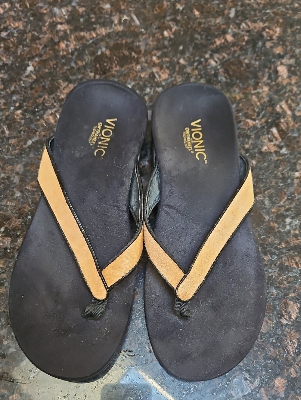 Vionic Black & Tan Women's Thong Sandals